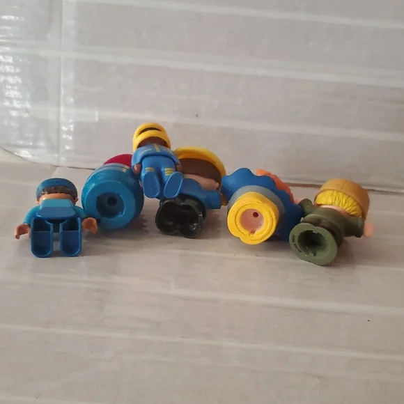 Kids Toy Figurine Set Of 6- Blue, Yellow, Red - Picture 14 of 15